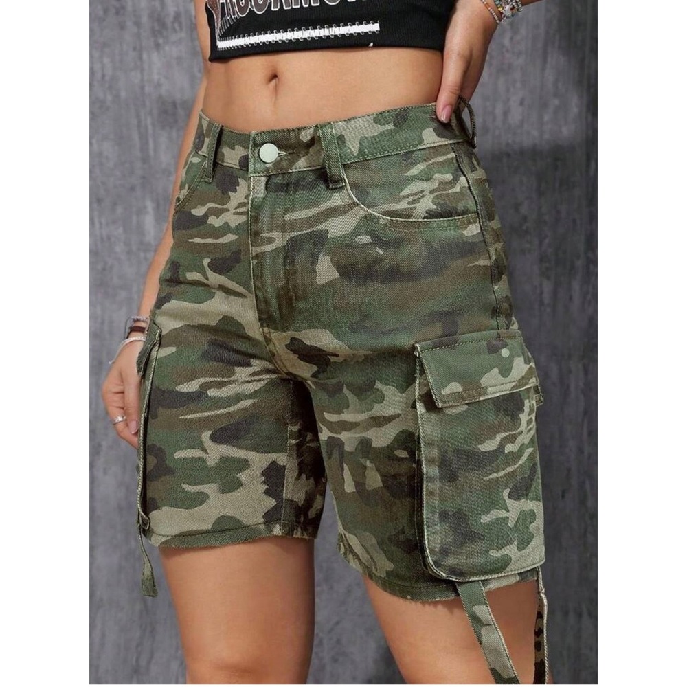 SHEIN Women Camo Cargo Shorts Green Brown High Waisted Size 28 Military Style